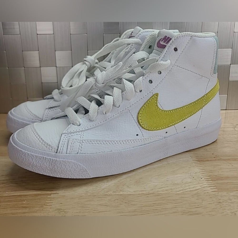 Nike Youth Blazer Mid-Top White Sneakers Size 5.5